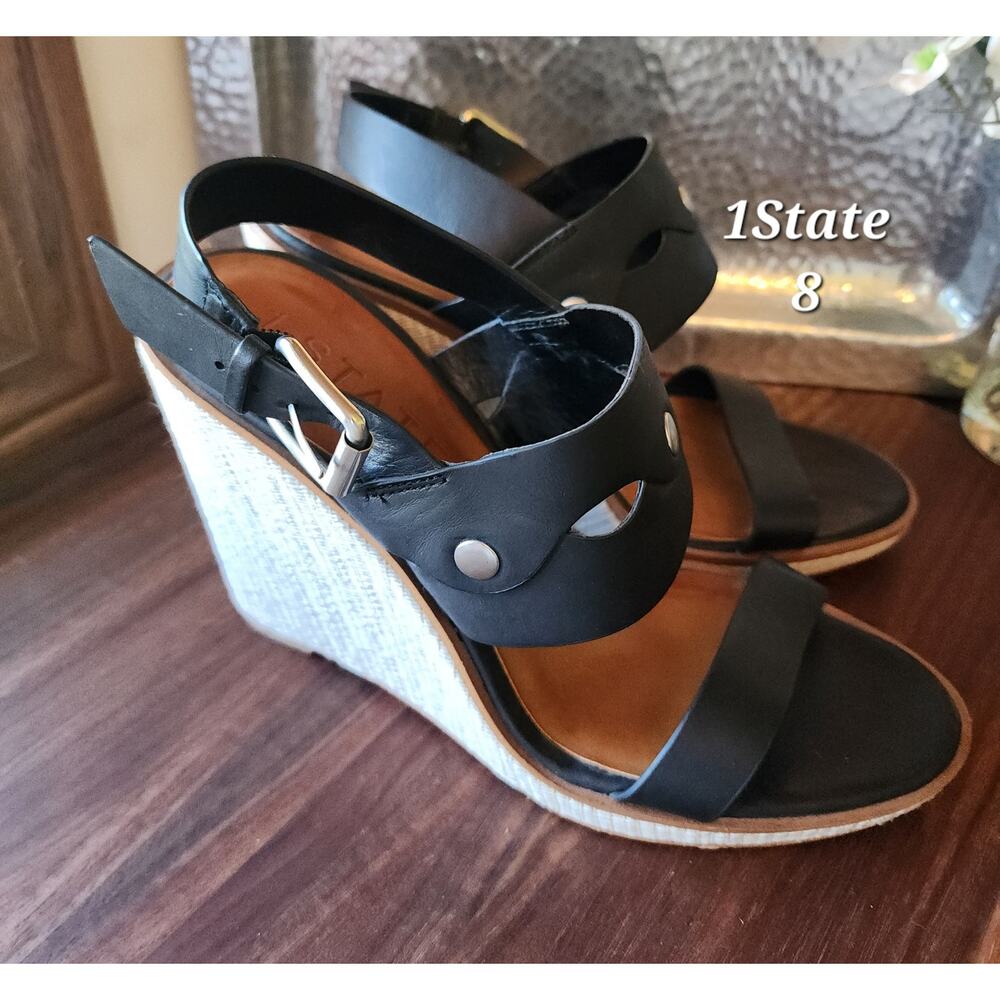 1State
Blackβ Leather Platform Sandals